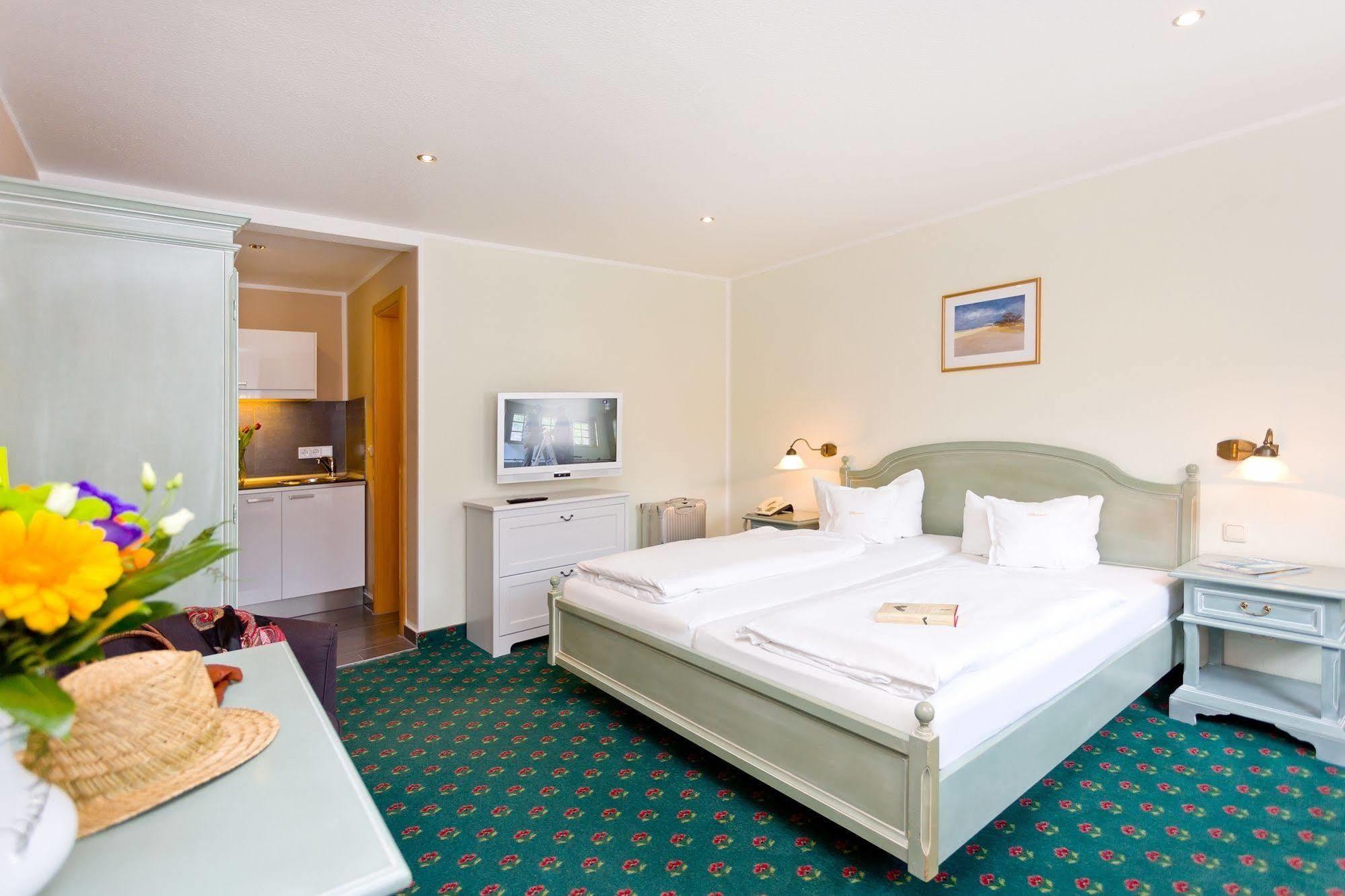 Hotel Villa Neander Binz Buitenkant foto
